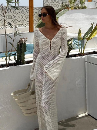 Robe maxi en crochet avec décolleté plongeant et manches longues