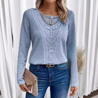 Pull femme au crochet texturé bleu clair, manches longues, encolure ajourée