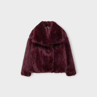 Veste Margarida en cuir fourré bordeaux, col à revers, texture duveteuse, coupe courte
