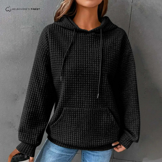 Sweat à capuche Keira™ noir texturé, capuche et poche kangourou, cordons pendants.