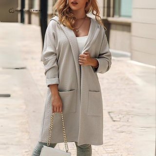 Gilet long à capuche en maille texturée gris clair, poches et fermeture devant ouverte