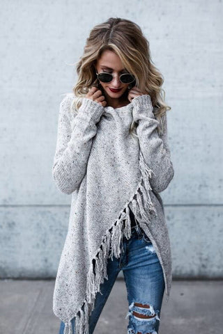 Cardigan gris chiné à col châle, franges sur le devant, maille enveloppante.