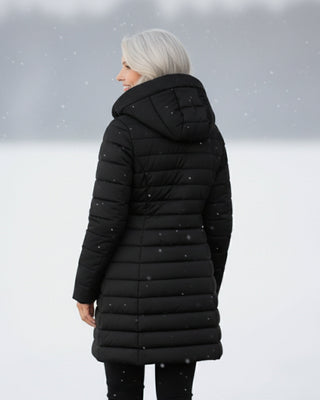 Manteau d’hiver matelassé noir vue de dos, capuche et coutures horizontales