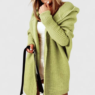 Cardigan femme vert clair à capuche, ouvert devant, maille côtelée, manches longues.