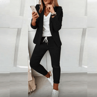 Ensemble femme blazer et pantalon à coupe moderne