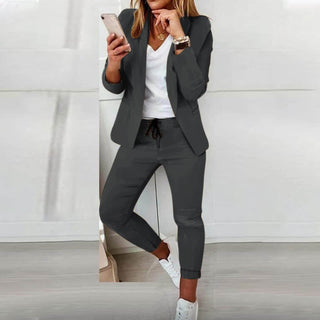 Ensemble femme blazer et pantalon à coupe moderne