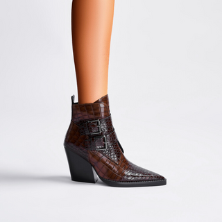 Botte pour femme en cuir marron foncé, bout pointu, talon bloc noir, double boucle.