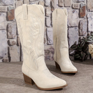 Bottes western hautes blanches en daim, broderies latérales et talon carré