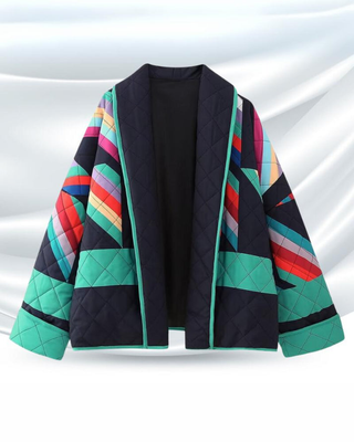 Manteau noir matelassé, panneaux géométriques turquoise, rose et multicolores, fermeture zippée