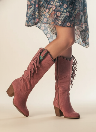Bottes mi-mollet bordeaux, talon bloc, détails frangés et patte à boutons