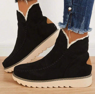 Bottes d’hiver pour femme noires à plateforme, tige cheville et doublure en fausse fourrure.
