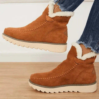Bottes d’hiver pour femme marron à plateforme, tige cheville en suède avec doublure fourrée.