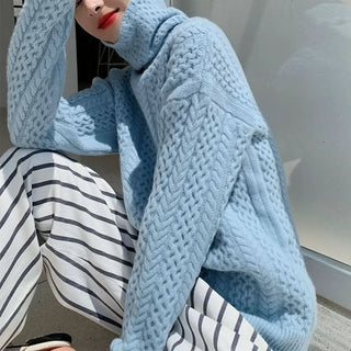 Pull en tricot cachemire bleu clair à manches longues et torsades
