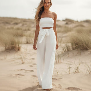 Combinaison en lin blanche sans bretelles avec pantalon ample et nœud à la taille