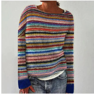 Pull femme à rayures multicolores, encolure ronde large, manches longues côtelées.