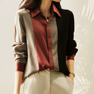 Chemise Aurelia en satin à empiècement crème et noir, col et boutons, manches