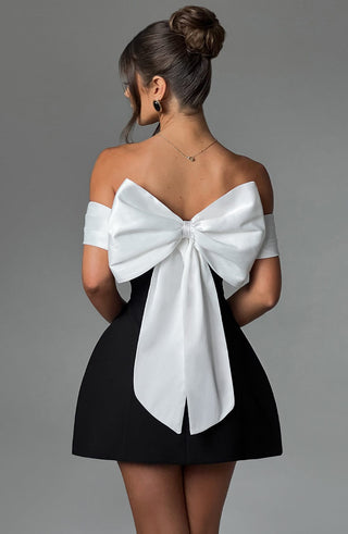 Delta | Robe courte sans épaules avec haut contrastant