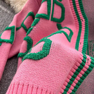 Cardigan midi rose en maille, motif géométrique vert et côtes de couleur