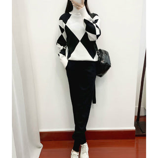 Ensemble pull col cheminée losanges noir et blanc et pantalon ample noir en maille légère