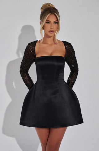 Nina | Robe Minijupe en Satin avec Manches Longues Brillantes