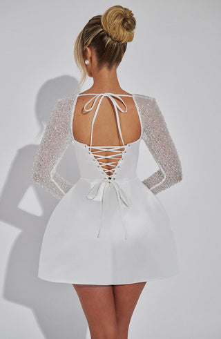 Nina | Robe Minijupe en Satin avec Manches Longues Brillantes