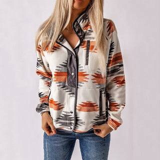 Veste chemise écrue à motifs abstraits, col boutonné noir, boutons devant