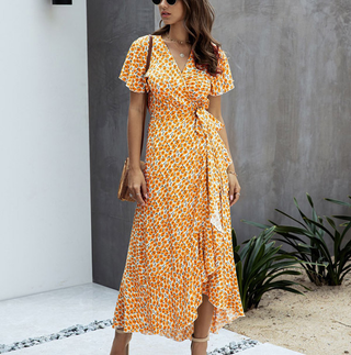 Robe fleurie avec décolleté en V & volants – Estivale & Élégante