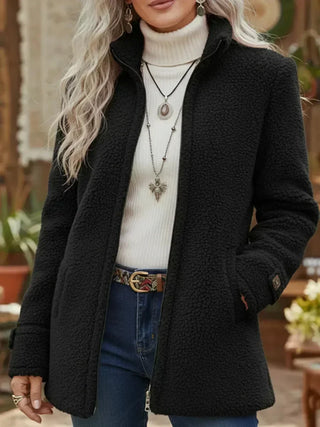 Veste zippée mi-longue Heaven™ noire, texture duveteuse, fermeture éclair, poches latérales.