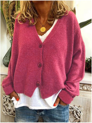 Cardigan femme rose foncé à col en V, boutonné au devant, manches longues amples.