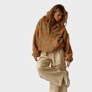 Pull en laine Martina vert sauge à fleurs orange, demi-zip et manches longues