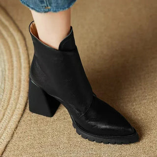 Bottines à talon bloc noires pour femme, tige haute et semelle crantée