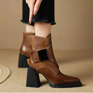 Bottines à talon bloc marron pour femme, sangle décorative carrée et semelle crantée