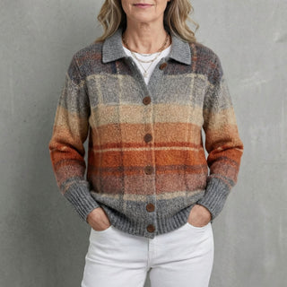 Cardigan en tricot à carreaux multicolores, col en pointe, boutons sur l’avant.