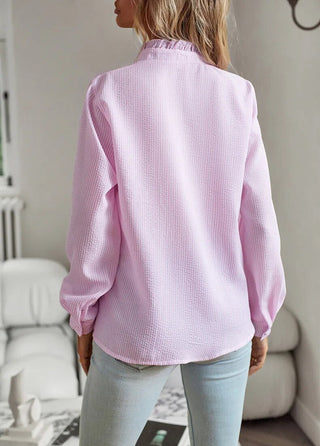 Chemise casual rose, vue de dos, col montant boutonné et manches longues amples.