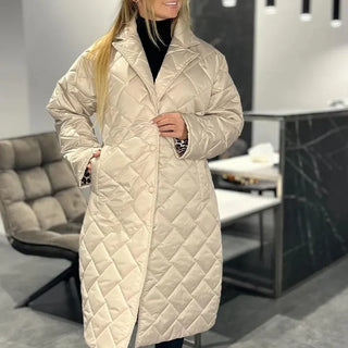 Manteau long matelassé Briar™ beige clair, fermeture boutonnée, col montant, poches