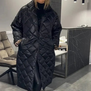 Manteau long matelassé Briar™ noir, vue de face, col montant, fermeture boutonnée, poches