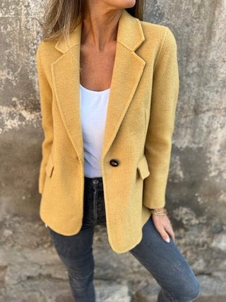 Veste blazer décontractée jaune moutarde, col tailleur, boutonnage simple, poches, manches longues