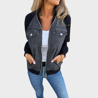 Veste en jean noire zippée, col sherpa blanc, poches boutonnées
