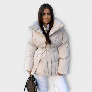 Manteau puffer beige clair à capuche, ceinture à nouer, manches longues