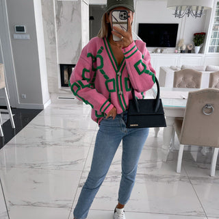 Cardigan midi rose en maille, col en V boutonné, manches longues et motifs verts