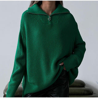 Pull en tricot vert, col montant zippé, maille texturée, coupe confortable manches longues.
