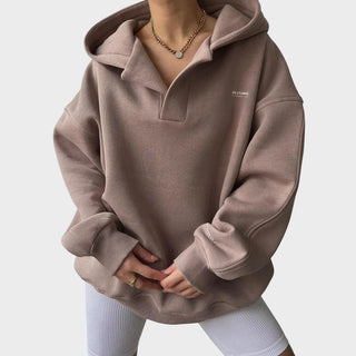 Sweat à capuche marron clair chic, poche kangourou, demi-col zippé, poignets côtelés.