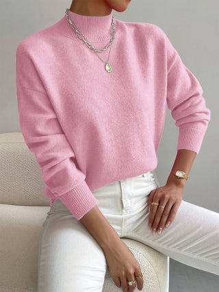 Pull en maille à col rond rose clair, manches longues et finitions côtelées.