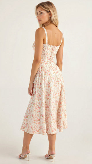 Robe bustier mi-longue portée soirée chic et élégante