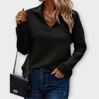Pull en maille noir à demi-zip, col montant et manches longues
