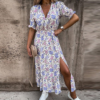 Robe fleurie pour l'été avec patte de boutonnage et fente – Féminine & Confortable
