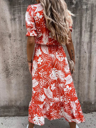 Robe fleurie pour l'été avec patte de boutonnage et fente – Féminine & Confortable