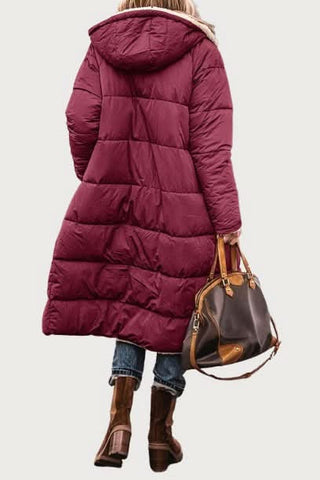 Manteau réversible Dual-Face Noa à capuche, matelassé long bordeaux, fermeture boutonnée