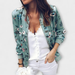 Veste bomber bleu clair à motif floral, fermeture zippée, poignets et bas côtelés.