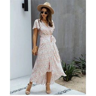 Robe fleurie avec décolleté en V & volants – Estivale & Élégante